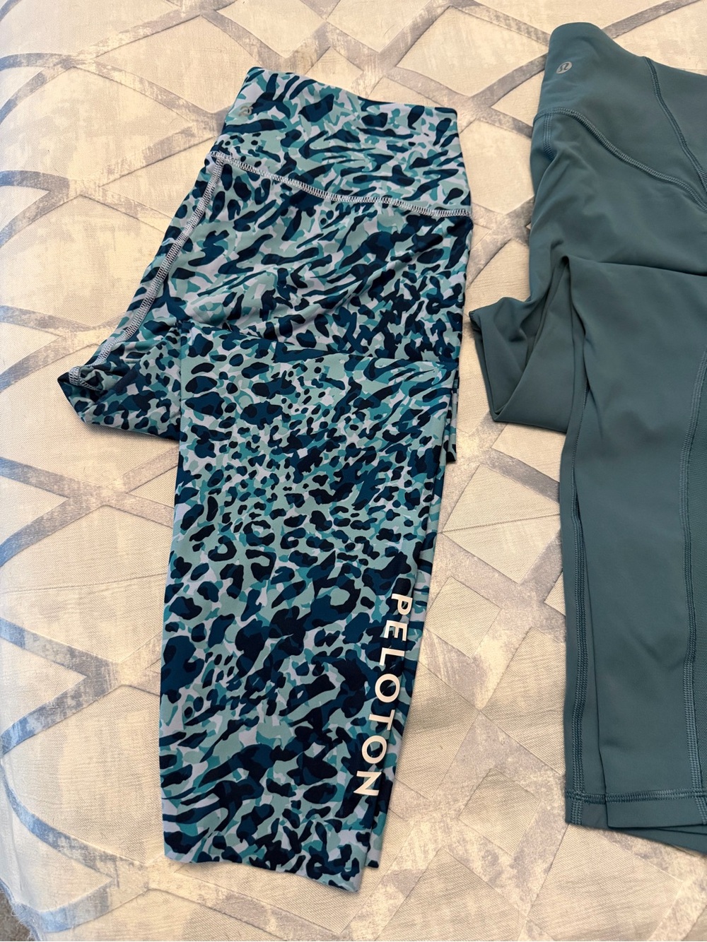 Peloton Cadent High Rise Leggings – Blue/Teal Animal Print – Size Medium